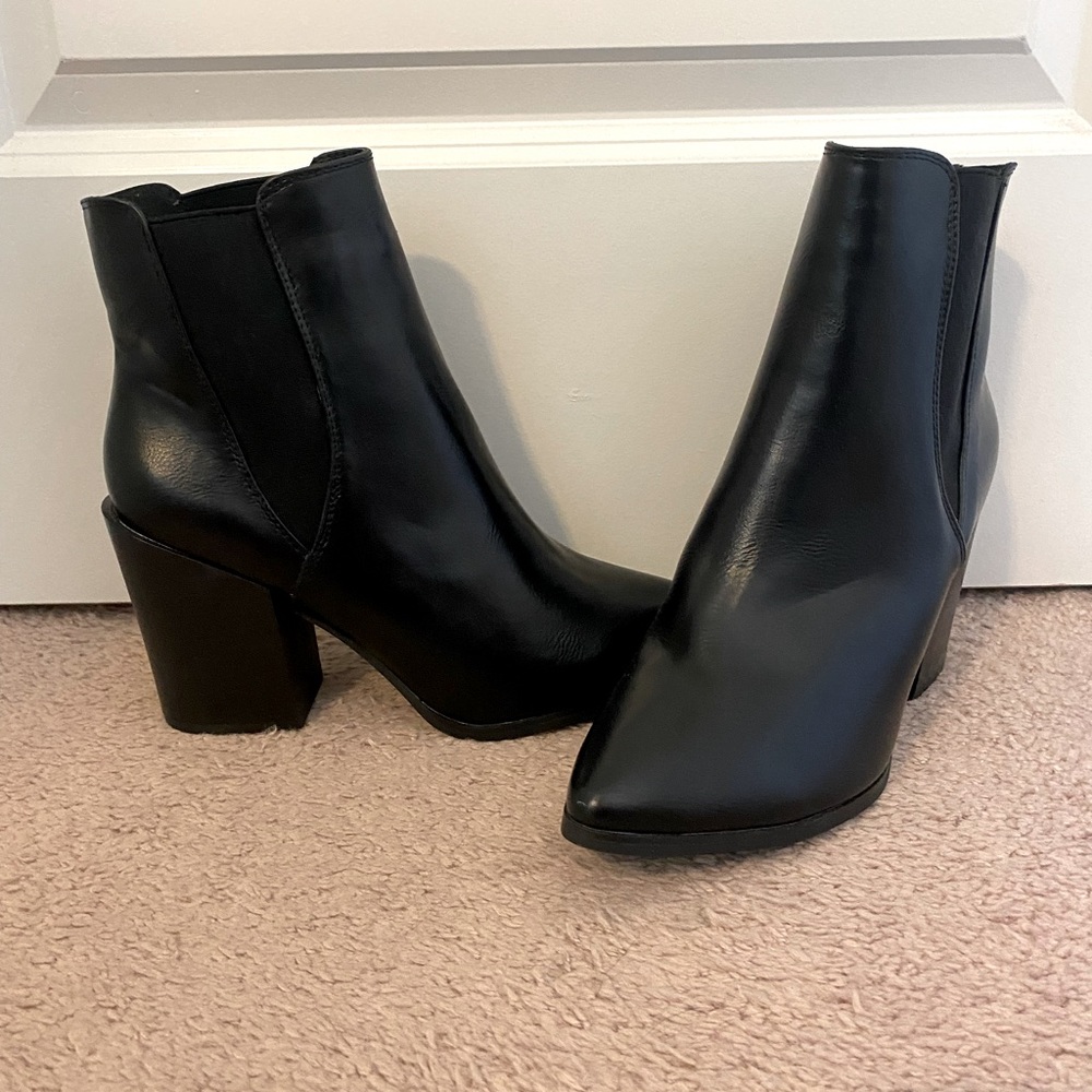 COPY - Black booties NEVER WORN size 9 - Picture 2 of 3
